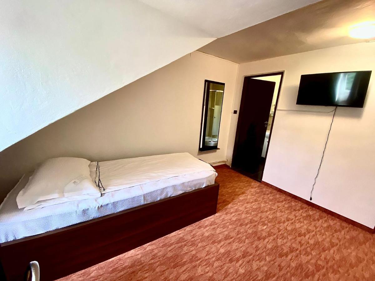 Hotel Navigator Cluj Extérieur photo
